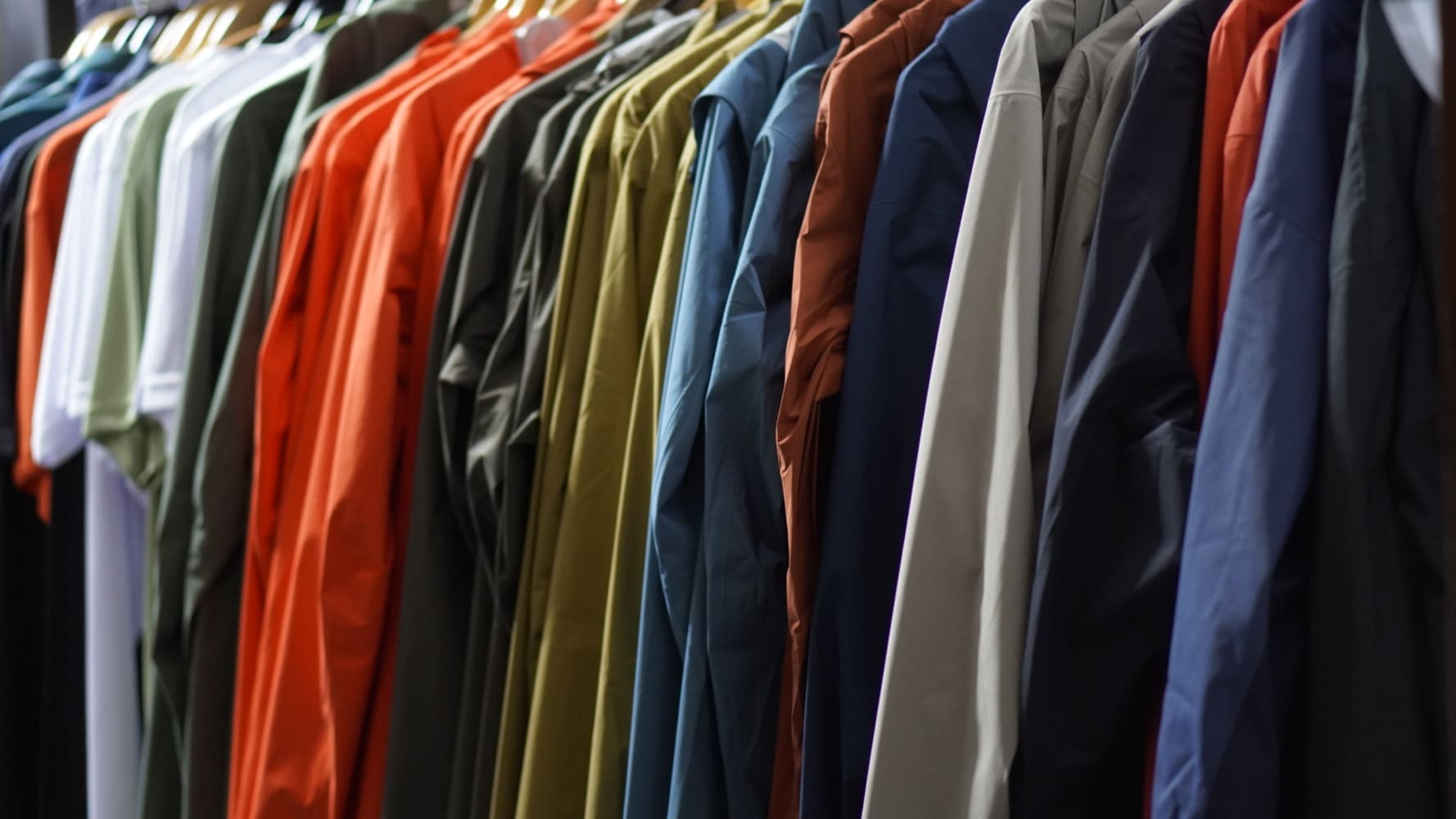 Impermeabilidad en chaquetas: ¿qué significa 5.000 mm, 10.000 mm o 30.000 mm de columna de agua?
