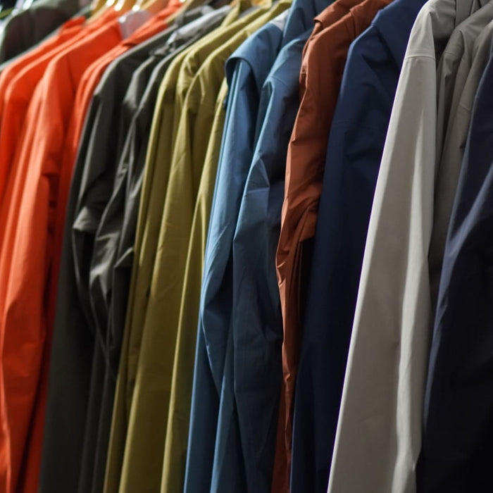 Impermeabilidad en chaquetas: ¿qué significa 5.000 mm, 10.000 mm o 30.000 mm de columna de agua?