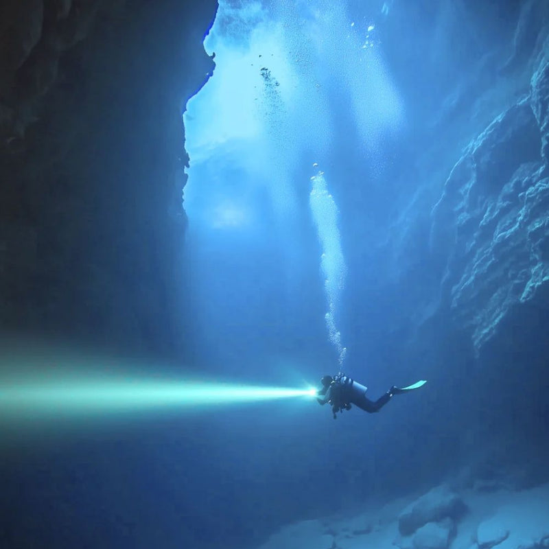 Linterna de Buceo Nitecore DL30 1,100 Lúmenes